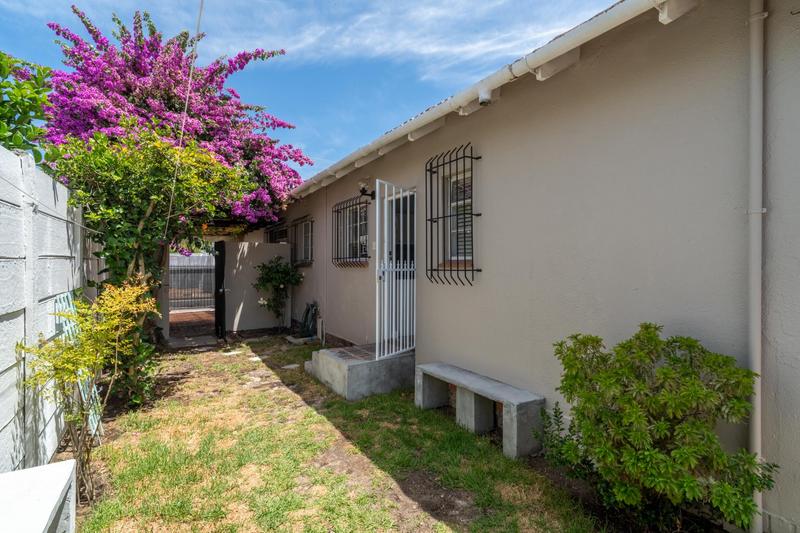 2 Bedroom Property for Sale in Harfield Village Western Cape